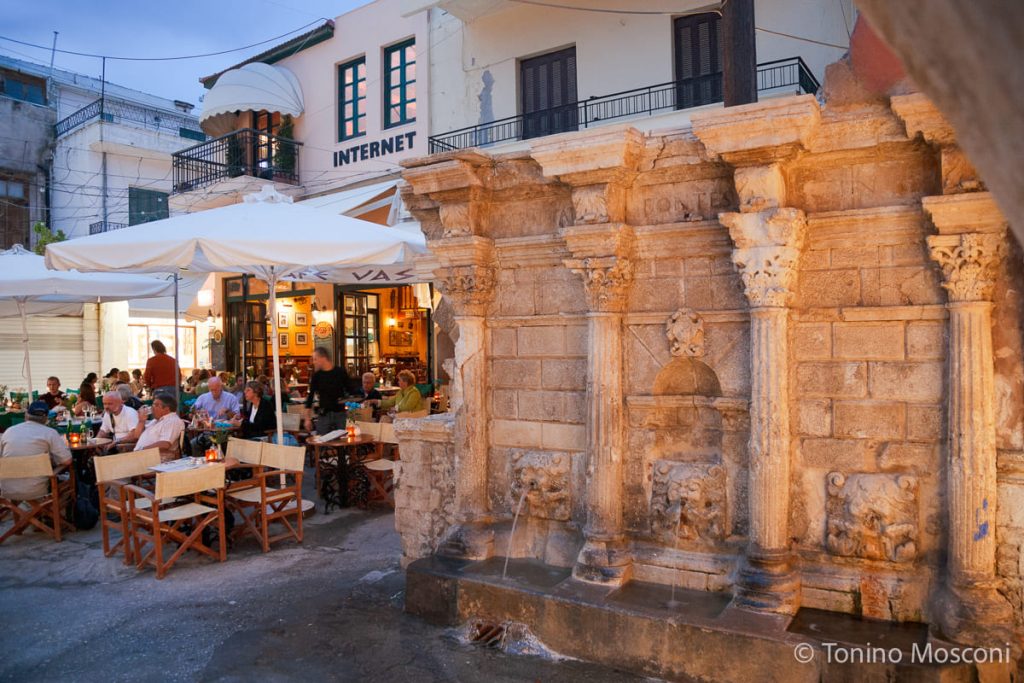 Fotografia di Tonino Mosconi ritraente una serata dove l'antico incontra la modernità